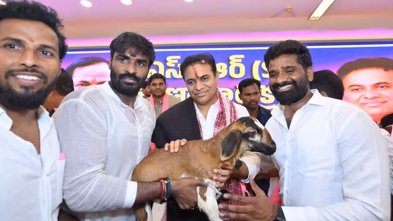 KTR | మరో భారీ కుంభకోణం.. రూ. 30 వేల కోట్ల మెట్రో రైల్ ఆస్తులపై రేవంత్ రెడ్డి కన్ను : కేటీఆర్