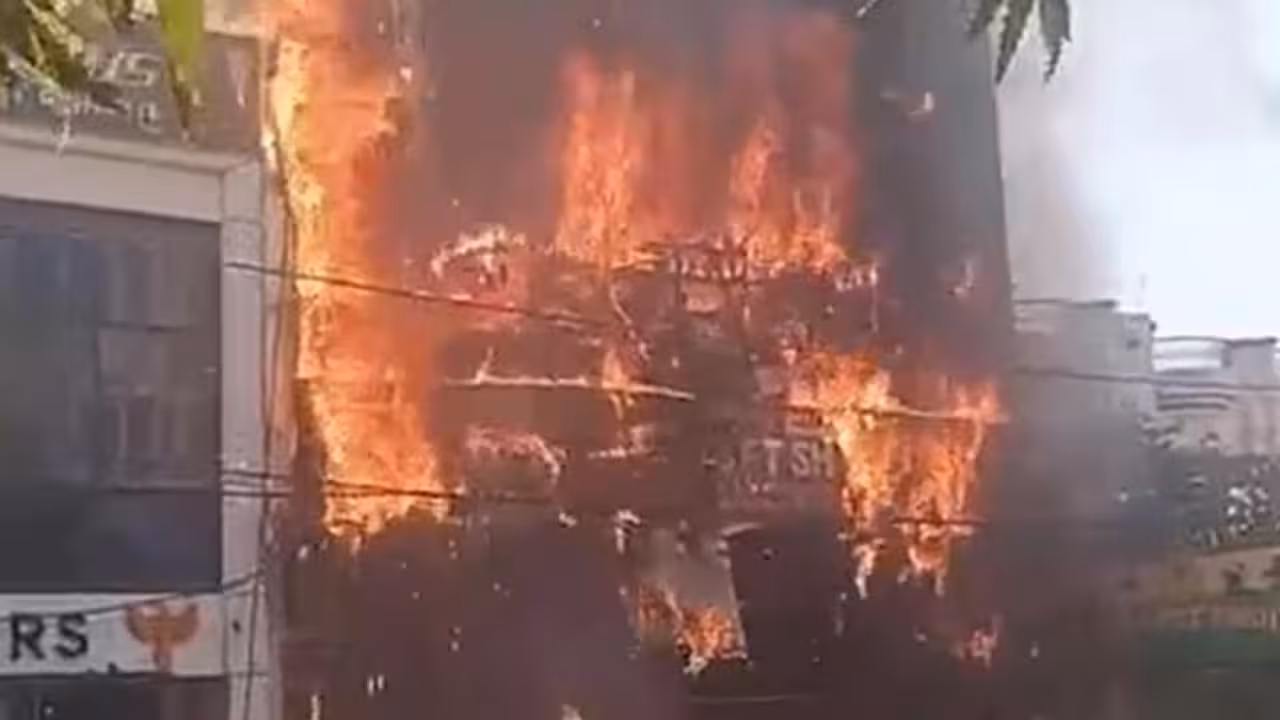 Massive Fire at Lucknow Coaching Centre Students Jump to Escape