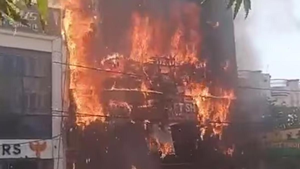Massive Fire at Lucknow Coaching Centre Students Jump to Escape