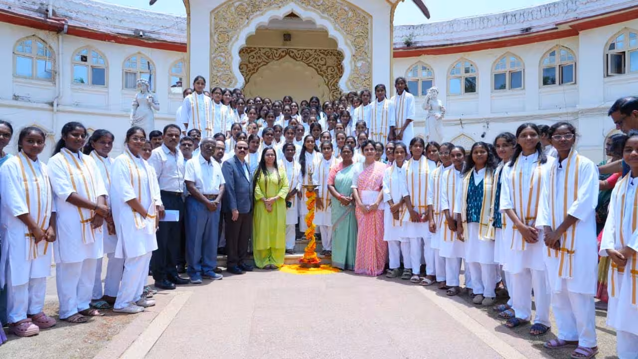 Mock Assembly | అసెంబ్లీ సమావేశాలను తలపించిన టీనేజ్ బాలికల రాష్ట్రస్థాయి మాక్ అసెంబ్లీ