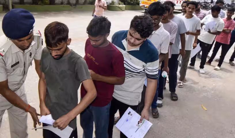 NEET Re-Exam 2026 | “మా మానసిక క్షోభకు బాధ్యులెవరు?”.. నీట్ రీ-ఎగ్జామ్ సెంటర్ల వద్ద విద్యార్థులు, పేరెంట్స్ కన్నీటి కష్టాలు!