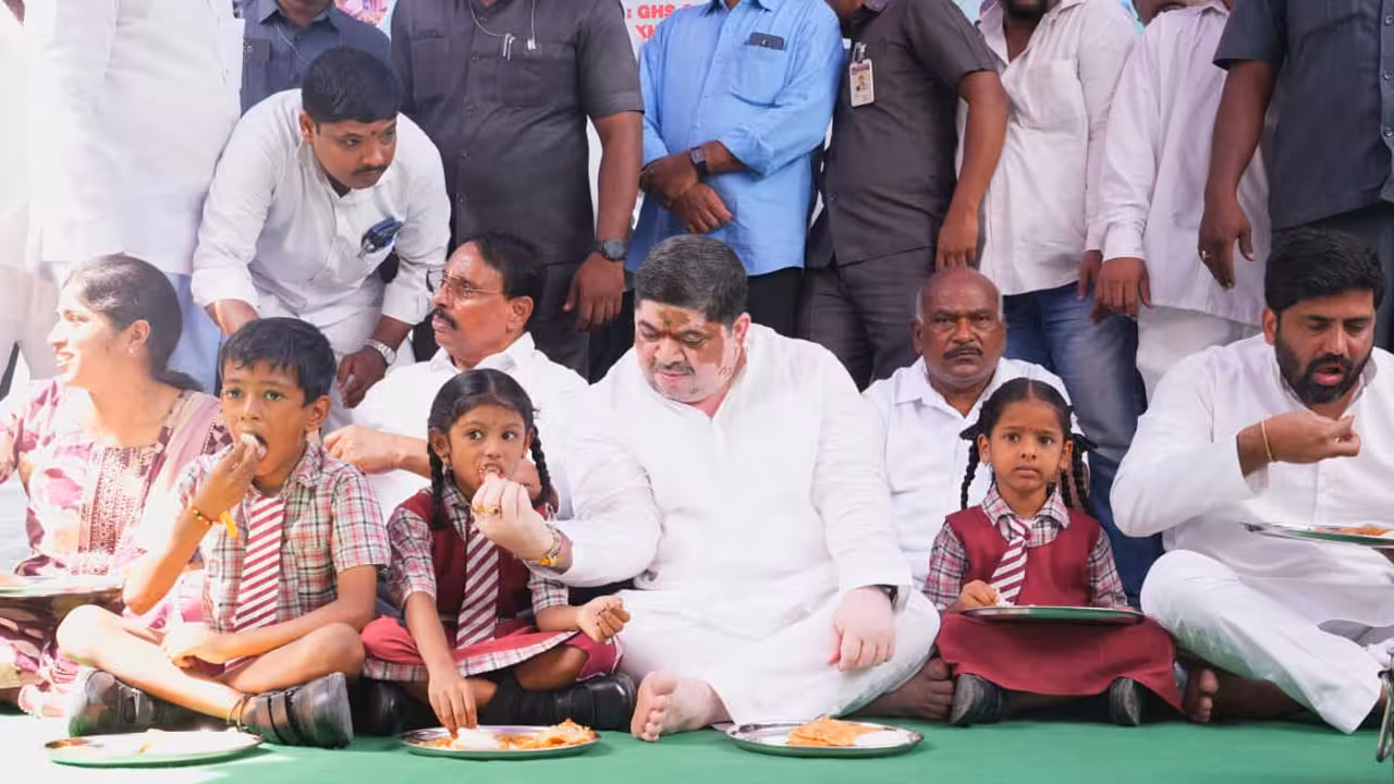 Breakfast Scheme | ప్రభుత్వ బడుల్లో బ్రేక్ఫాస్ట్ పథకం.. ప్రారంభించిన మంత్రి పొన్నం