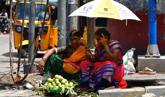 Rains | ప‌గ‌టి పూట భారీ ఉష్ణోగ్ర‌త‌లు.. రాత్రి పూట మోస్త‌రు వ‌ర్షాలు