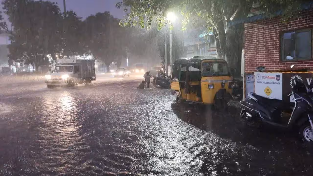 Heavy Rains | సాయంత్రం 6.30 తర్వాత హైదరాబాద్లో భారీ వర్షం..!
