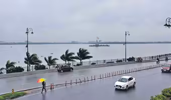 Heavy Rains | బీ అలర్ట్.. మరికాసేపట్లో హైదరాబాద్లో భారీ వర్షం..!