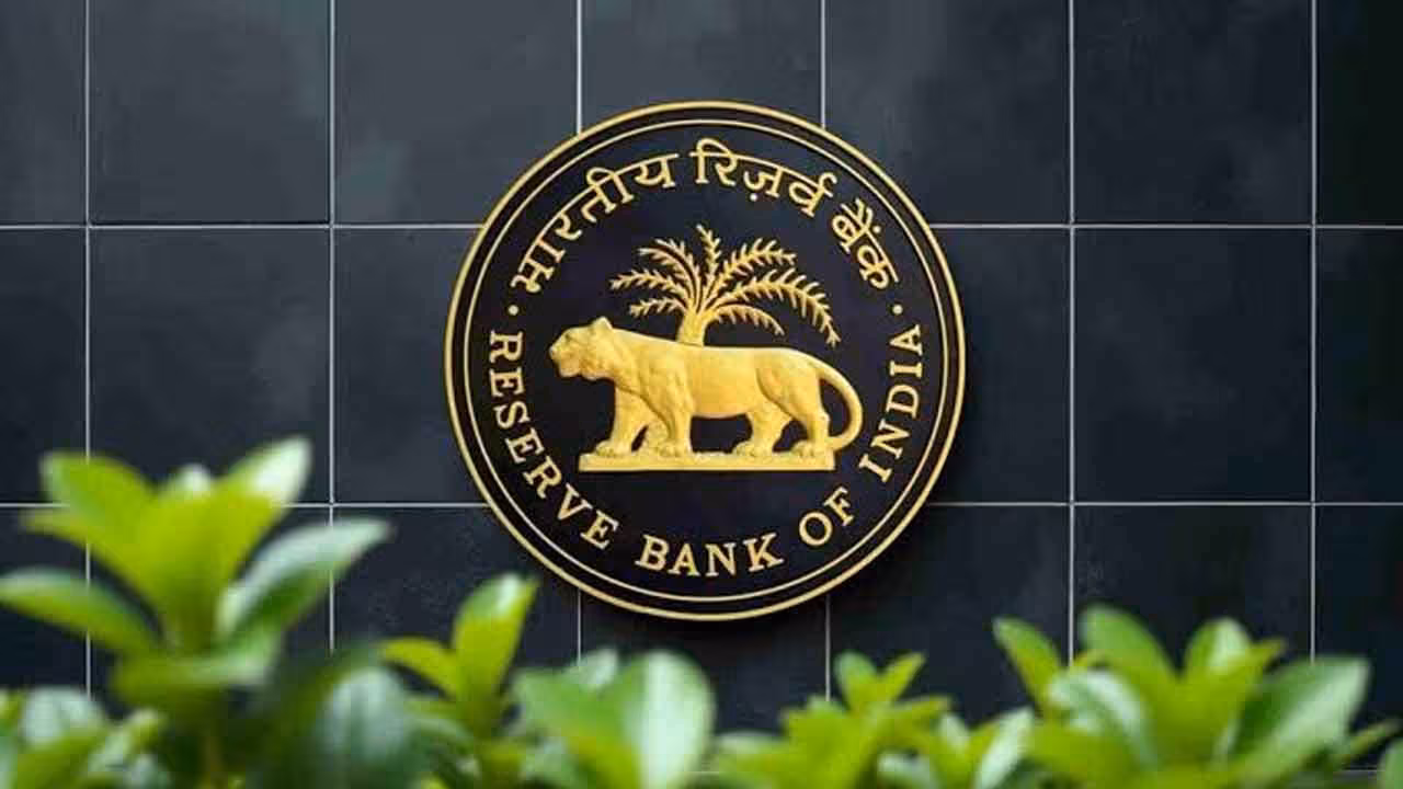 Bankers | బ్యాంకర్లూ, జాగ్రత్త.. కస్టమర్లను తప్పుదోవ పట్టిస్తే కఠిన చర్యలు: ఆర్బీఐ కొత్త ఆదేశాలు