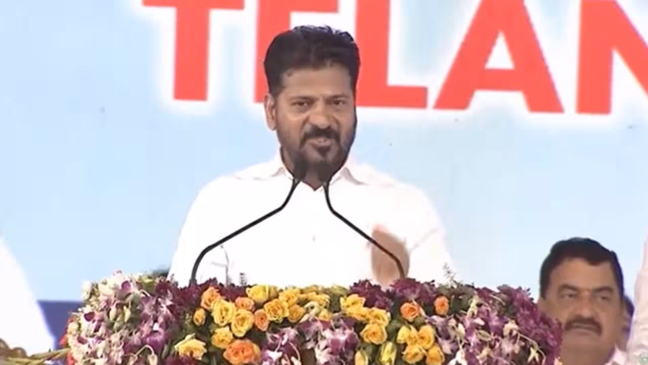 Revanth Reddy | తెలంగాణ భవిష్యత్ అద్దాల మేడలు, రంగుల గోడల్లో లేదు.. తరగతి గదుల్లోనే: సీఎం రేవంత్