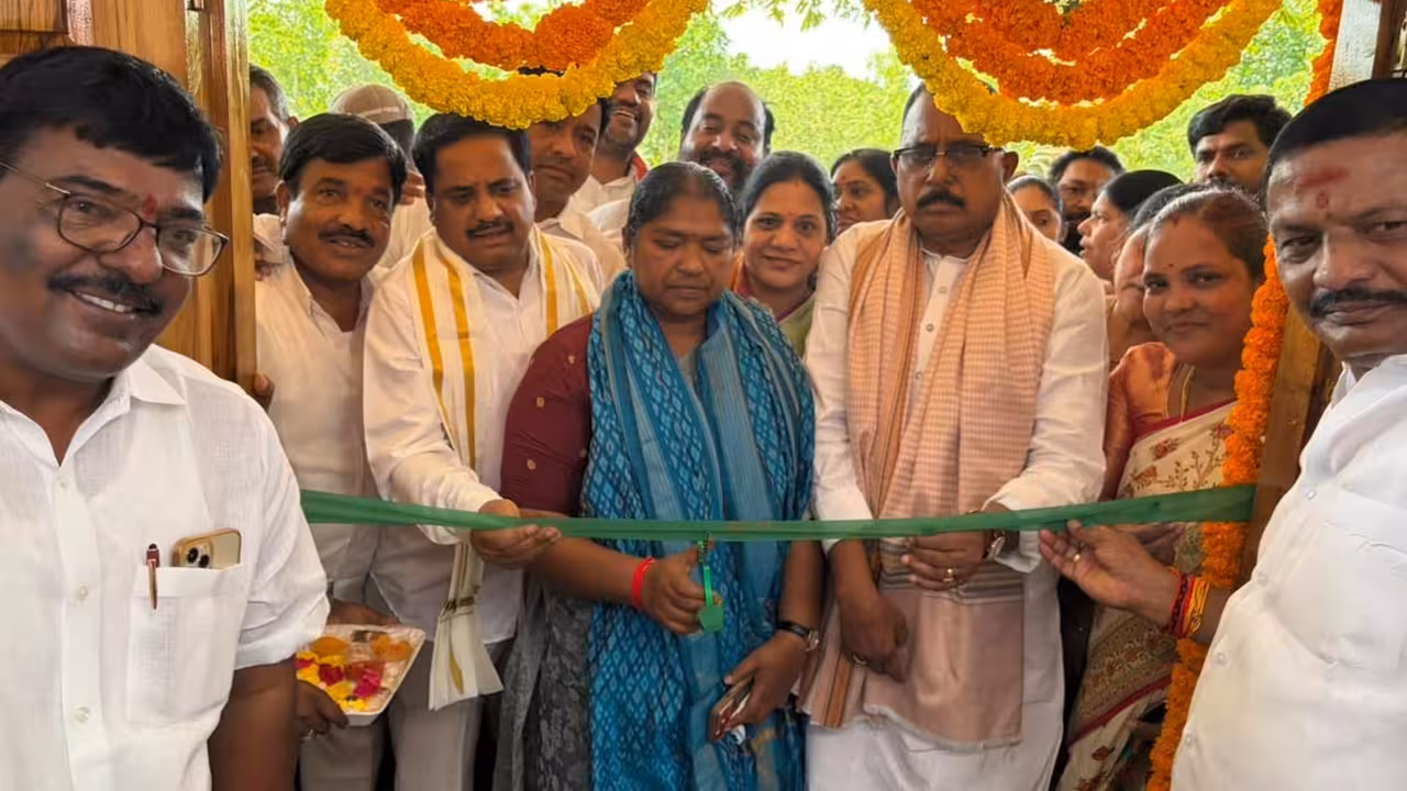Minister Seethakka | రూ.20 కోట్లతో ‘హై లెవల్ బ్రిడ్జి’.. దశాబ్దాల కష్టాలకు చెక్ పెట్టిన మంత్రి సీతక్క