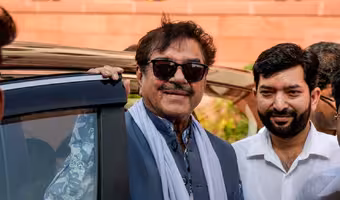 Shatrughan Sinha | "కష్టకాలంలో దీదీని వదలను" - రెబల్ క్యాంప్లోకి వెళ్లే ప్రసక్తే లేదని తేల్చిచెప్పిన శతృఘ్న సిన్హా