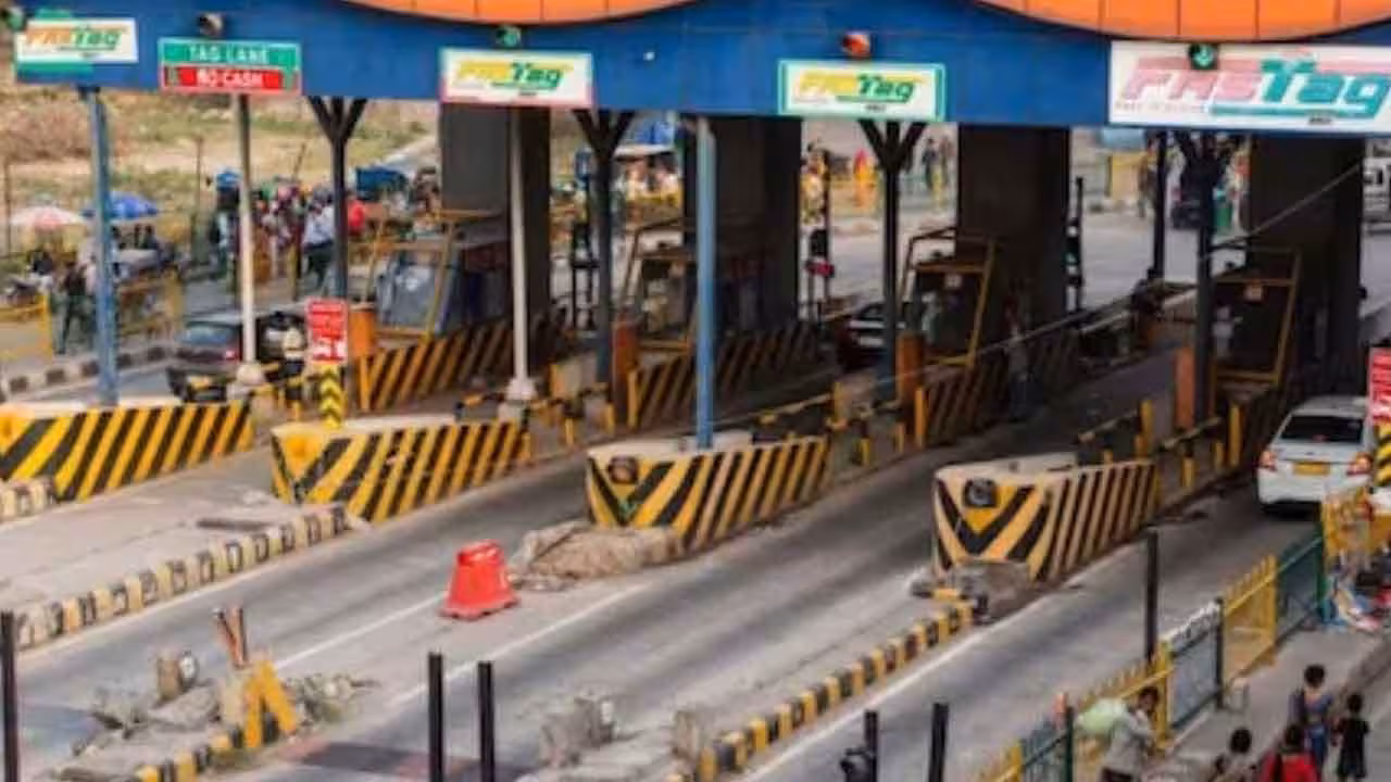 Toll Tax | టోల్ ఫ్రీకి బ్రేక్.. ఇక ప్రభుత్వ అధికారులు కూడా టోల్ చెల్లించాల్సిందే..?