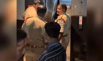 Uppal Sky Walk lift | ఉప్పల్ స్కైవాక్ లిఫ్ట్లో ఇరుక్కుపోయిన యువకుడు.. అర్ధరాత్రి 2 గంటల పాటు నరకయాతన