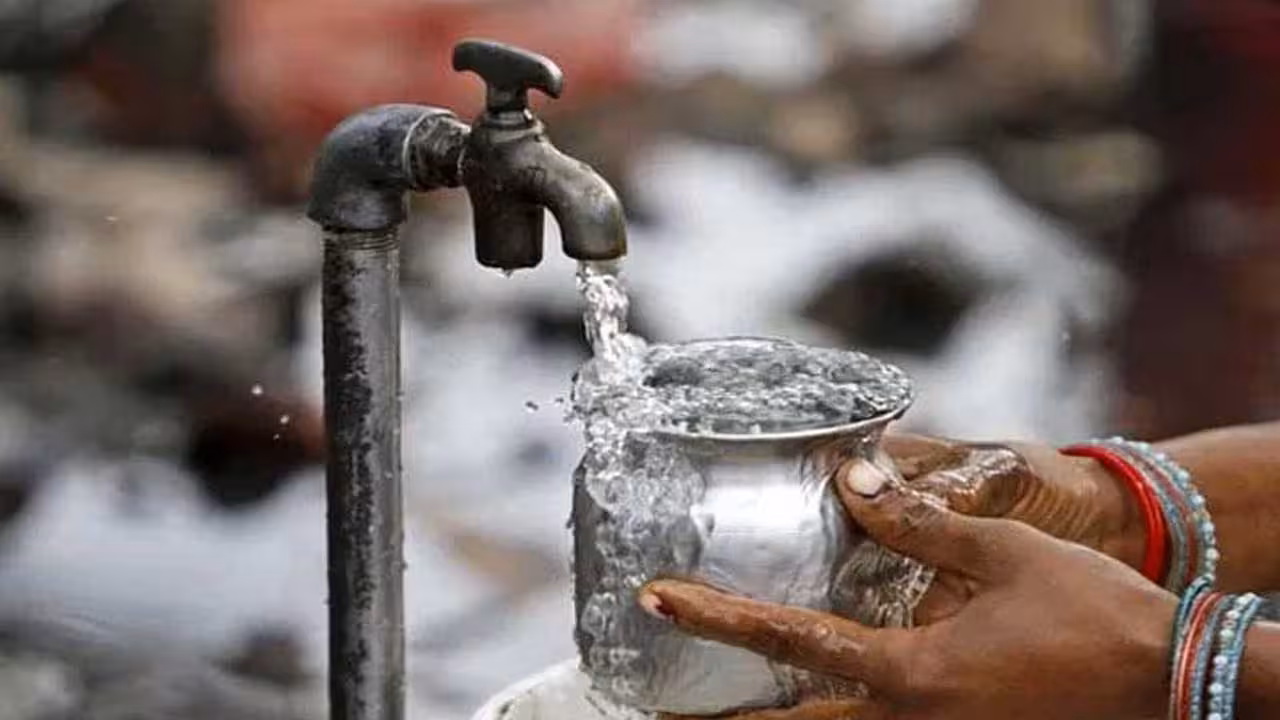 Hyderabad | తడి ఆరుతున్న భాగ్యనగరం..