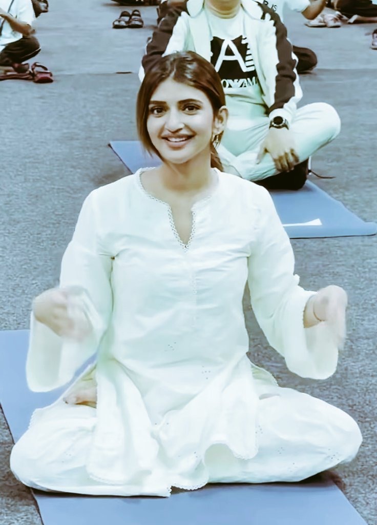 Yoga Day 2026 | ఇంటర్నేషనల్ యోగా డే – ఆసనాలతో అదరగొట్టిన టాలీవుడ్ హీరోయిన్లు - Image 4