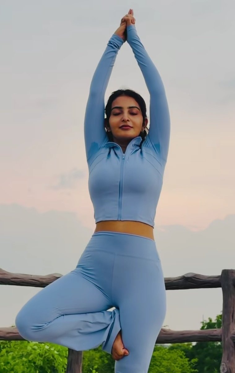 Yoga Day 2026 | ఇంటర్నేషనల్ యోగా డే – ఆసనాలతో అదరగొట్టిన టాలీవుడ్ హీరోయిన్లు - Image 5