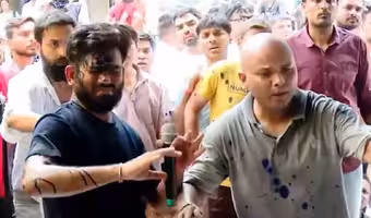 Abhijeet Dipke | అభిజీత్ దిప్కేపైకి ఇంకు చ‌ల్లిన మ‌హిళ‌.. జంత‌ర్ మంత‌ర్ వ‌ద్ద గంద‌ర‌గోళం