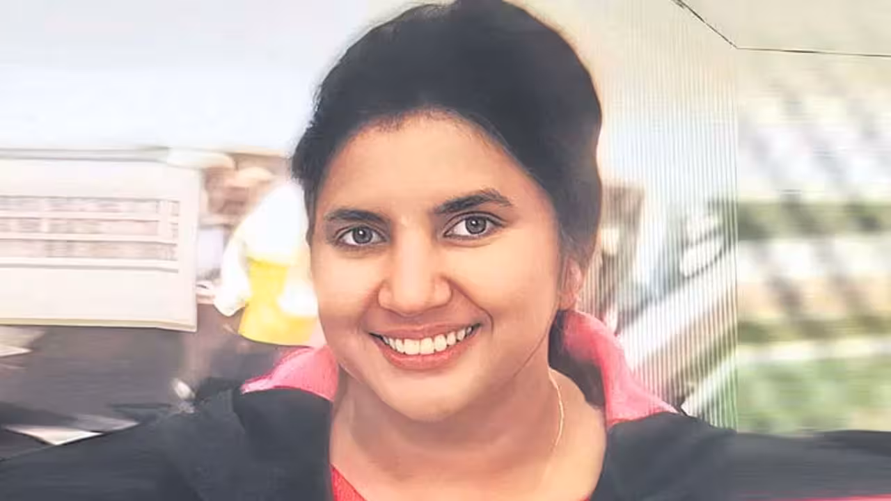 Hyderabad | కూతురికి మాటలు రావట్లేదని.. 12వ అంతస్తు పైనుంచి దూకి మహిళ ఆత్మహత్య