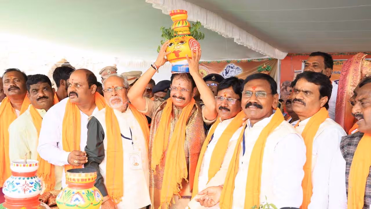Golconda Bonalu | గోల్కొండ ఆషాఢ బోనాలు ప్రారంభం.. భద్రతా ఏర్పాట్లను పరిశీలించిన సీపీ సజ్జనార్