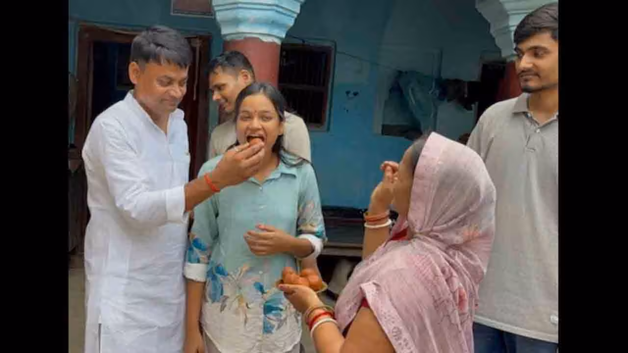 NEET 2026 Winners | ఒకే ఇంట్లో ముగ్గురు నీట్ విజేతలు.. ఆదర్శంగా నిలుస్తున్న తోబుట్టువులు
