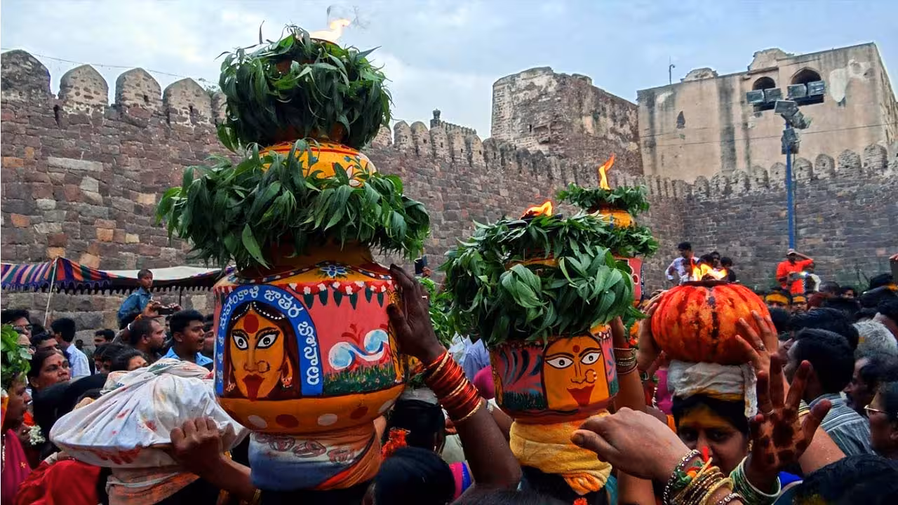 Bonalu 2026 | తెలంగాణ సంస్కృతికి ప్రతీకగా ఆషాఢ బోనాలు.. రేపే తొలిబోనం