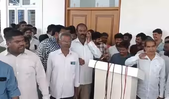 Hyderabad | రూ.170 కోట్ల పెండింగ్ బిల్లులు చెల్లించాలంటూ.. సెక్రటేరియట్ వ‌ద్ద‌ అద్దె వాహనదారుల సమ్మె