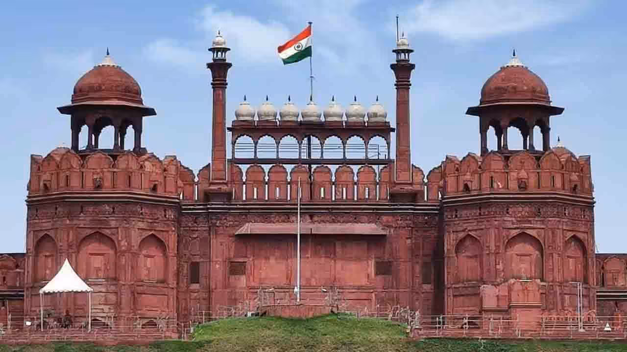 Red Fort | ఢిల్లీలో మరోసారి బాంబు బెదిరింపుల కలకలం.. ఎర్రకోటను పేల్చేస్తామంటూ కాల్