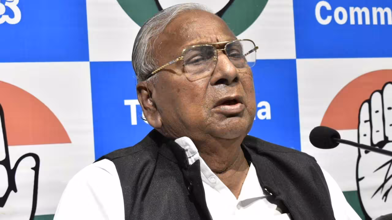 V Hanumantha Rao | అభిజీత్ దీప్కేను బేదిరించడం మంచిది కాదు.. బీజేపీలో చేరకుంటే అంతుచూస్తారట