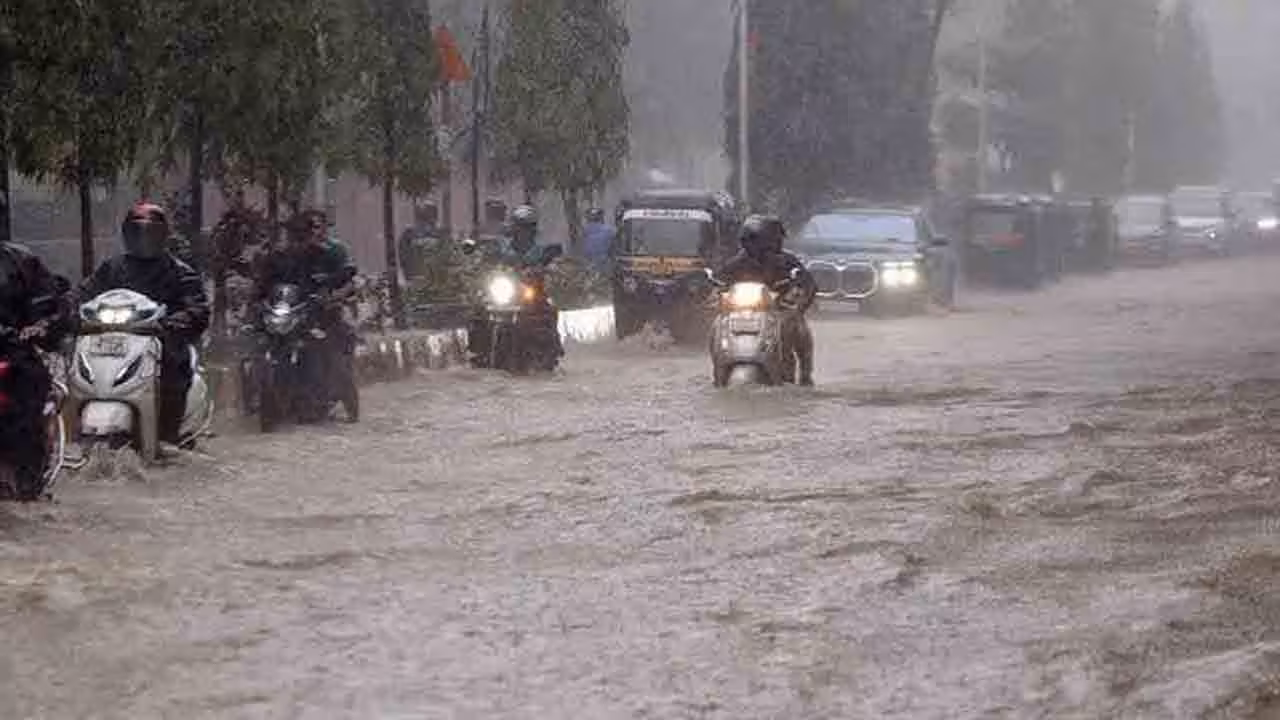 Heavy Rains | మునిగిన గుజరాత్.. ముంబైకి రెడ్ అలర్ట్