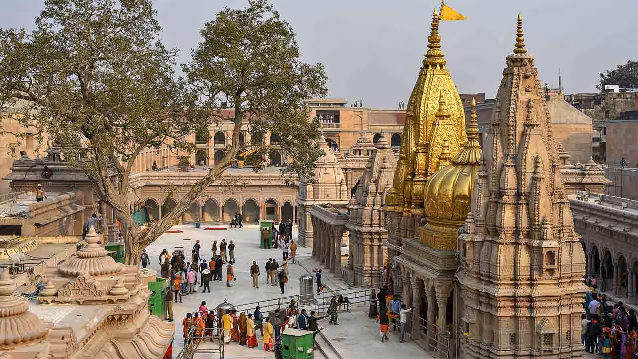 Kashi Vishwanath temple | కాశీ విశ్వనాథ్ ఆలయం వద్ద కాల్పుల కలకలం.. ముగ్గురికి గాయాలు