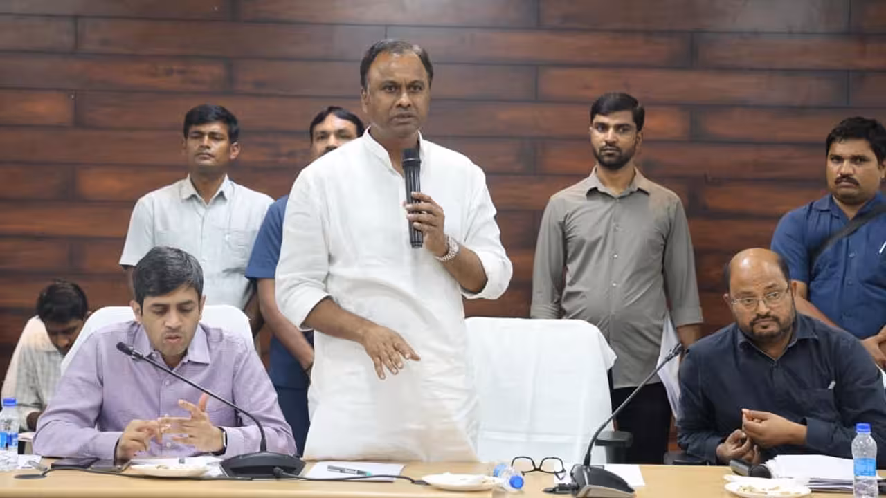 Rajagopal Reddy | ట్రిపుల్ ఆర్ భూనిర్వాసితులకు మార్కెట్ ధరకు తగ్గకుండా పరిహారం ఇవ్వాలి: కోమటిరెడ్డి రాజగోపాల్రెడ్డి
