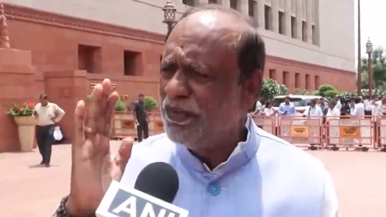 MP Lakshman | రేవంత్ను ఒక్కటే అడుగుతున్నా.. రెండు లక్షల ఉద్యోగాలు ఏమైనయ్?