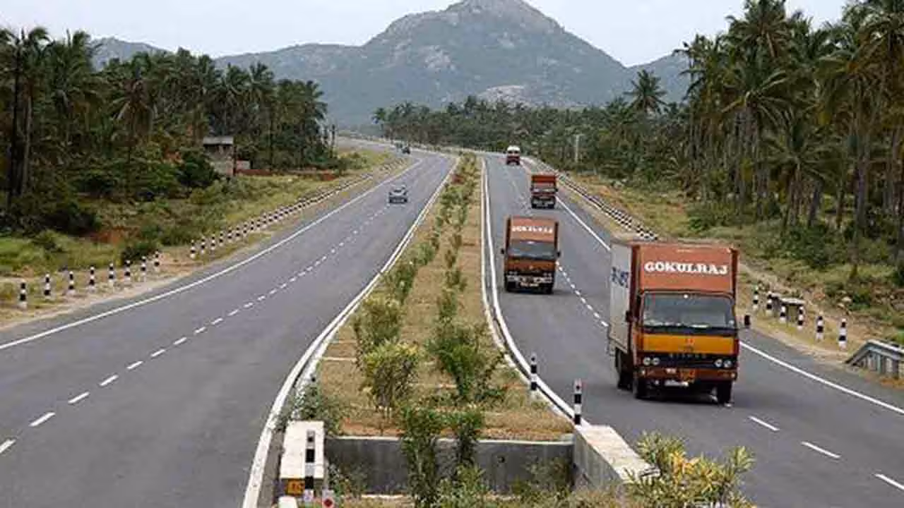 Black Corridors | జాతీయ రహదారులపై మృత్యు ఘంటికలు.. మూడేళ్లలో 37 వేల మంది మృతి