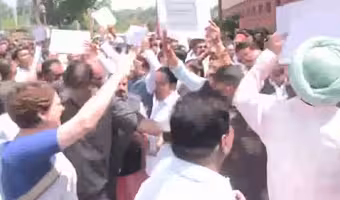 Opposition parties protest | పార్లమెంట్ ఆవరణలో అధికార, విపక్ష ఎంపీల ఆందోళన.. పోటాపోటీ నినాదాలు