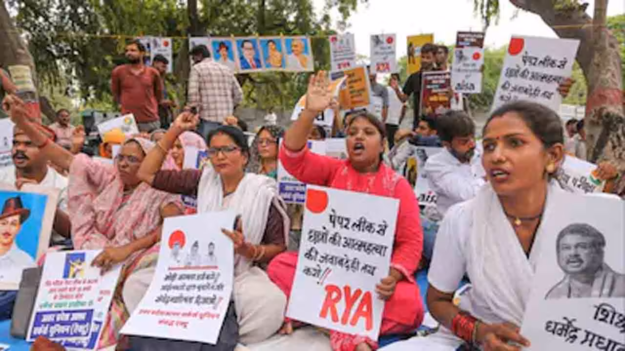 Paper Leak Law | పేపర్ లీక్ కట్టడికి కేంద్రం కఠిన చర్యలు.. 10 ఏళ్ల జైలు శిక్ష, రూ.కోటి జరిమానా..?