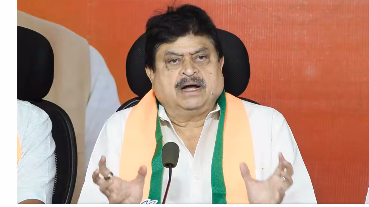 Ramchandar Rao | పేదలకు వచ్చేది 7 వేల ఇండ్లే.. అది క్యూరో పెయినో తర్వాత తెలుస్తది