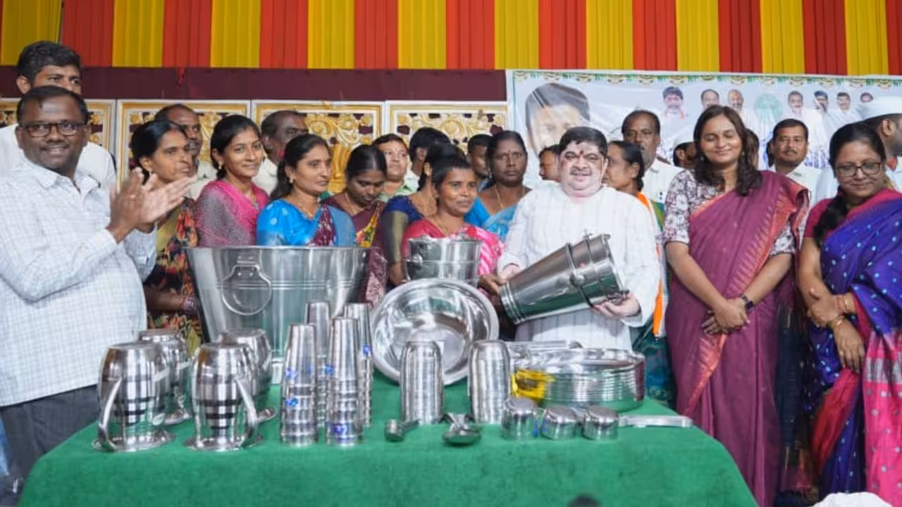 Ponnam Prabhakar | స్టీల్ బ్యాంక్ పర్యావరణ విప్లవంతో పచ్చ హుస్నాబాద్ సాకారం
