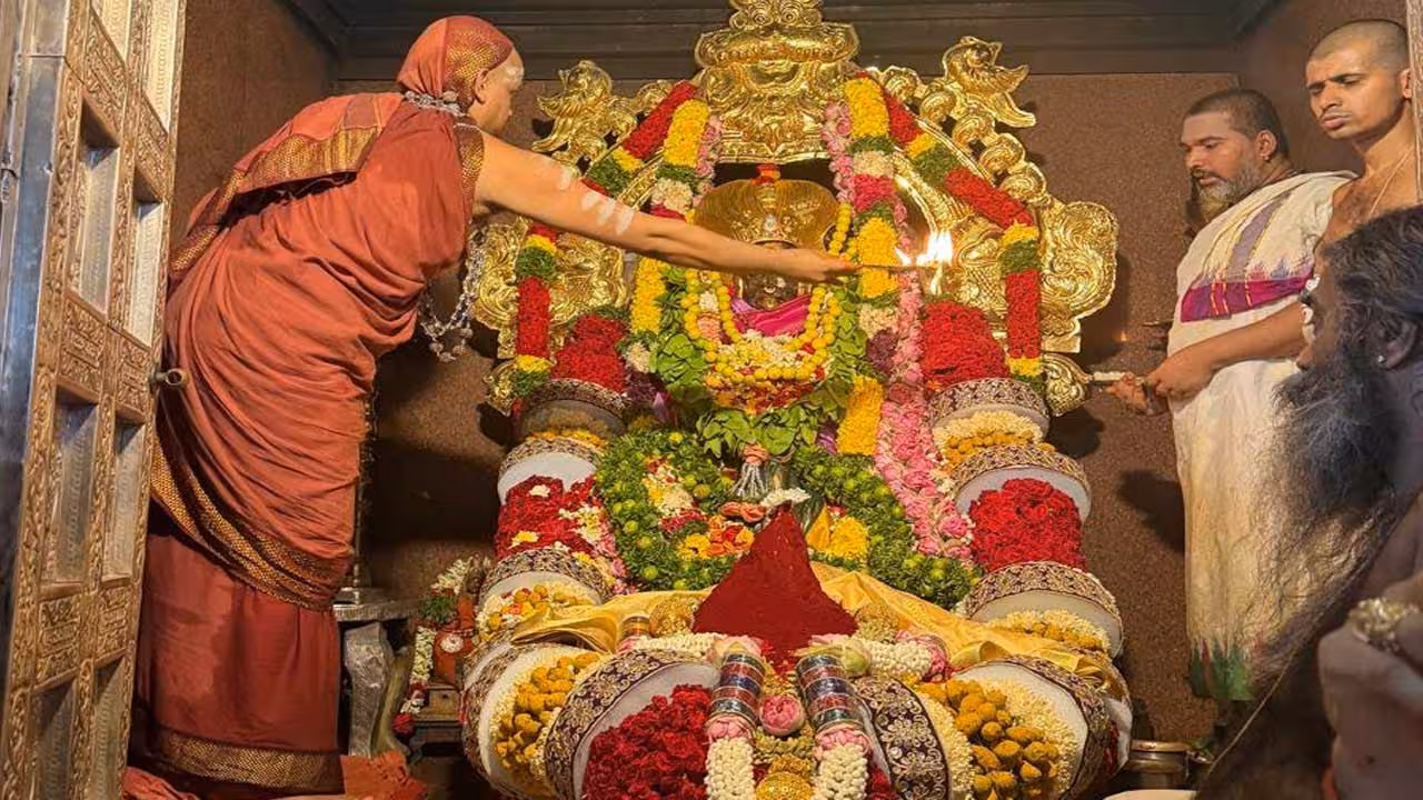 Sringeri Jagadguru Shankaracharya | అలంపూర్ జోగులాంబ శక్తిపీఠంలో శ్రీ చక్ర మహా యంత్ర స్థిర ప్రతిష్ట