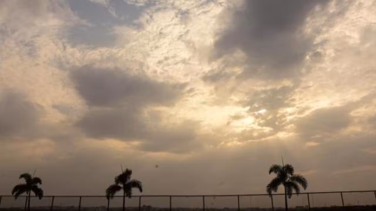 TG Weather | తెలంగాణలో వేడి, ఉక్కపోత.. రేపు ఈ జిల్లాల్లో వానలు..