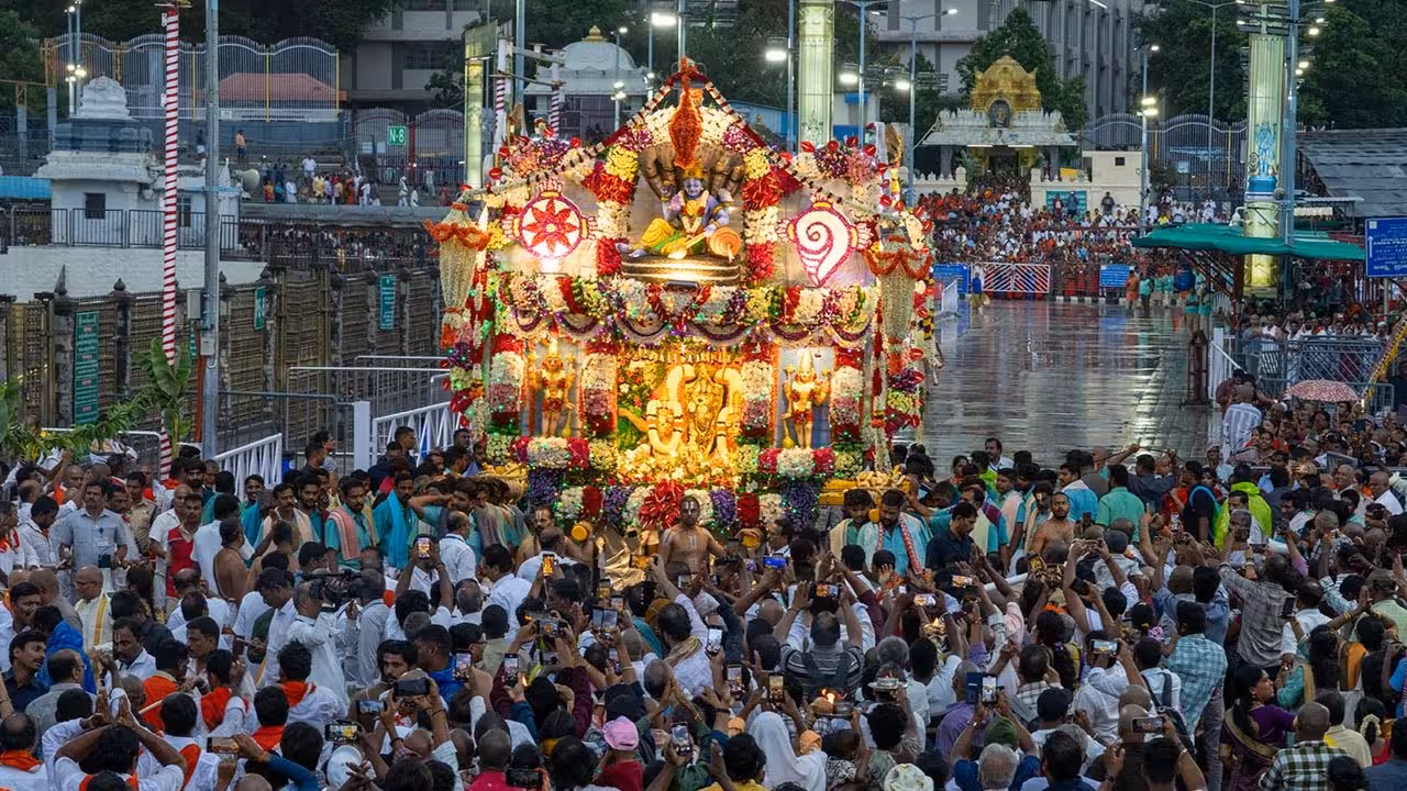 Anivara Asthanam | శ్రీవారి ఆలయంలో వైభవంగా ఆణివార ఆస్థానం.. కనులపండువగా పల్లకీసేవ