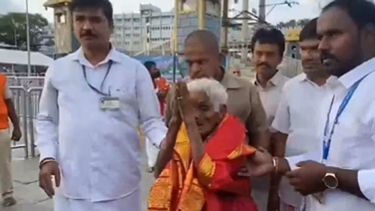 Tirumala | కాలినడకన తిరుమలకు వచ్చిన 116 ఏళ్ల వృద్ధురాలికి.. వీఐపీ బ్రేక్ దర్శనం