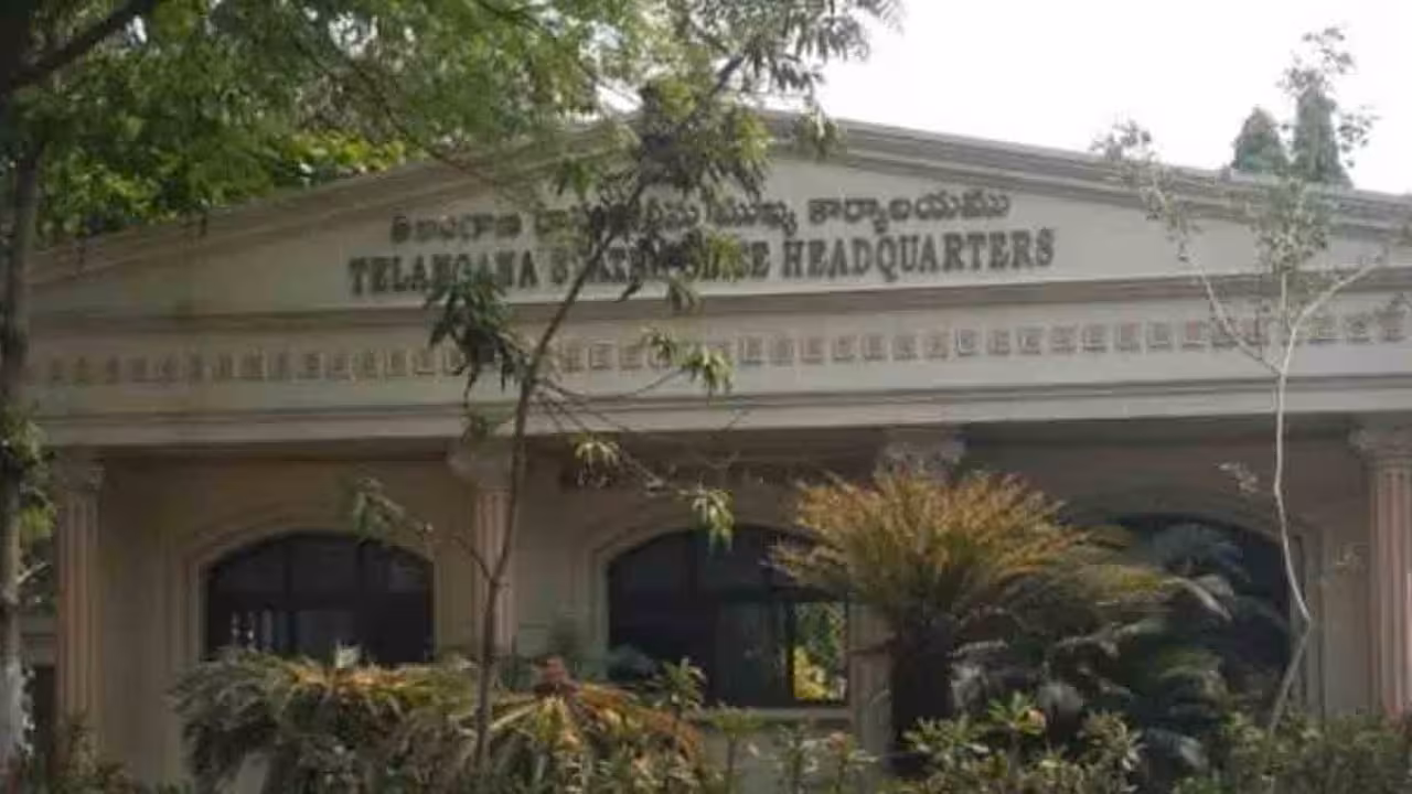 Telangana | పలువురు నేతలకు రేవంత్ సర్కార్ షాక్.. గన్మెన్ల తొలగింపు
