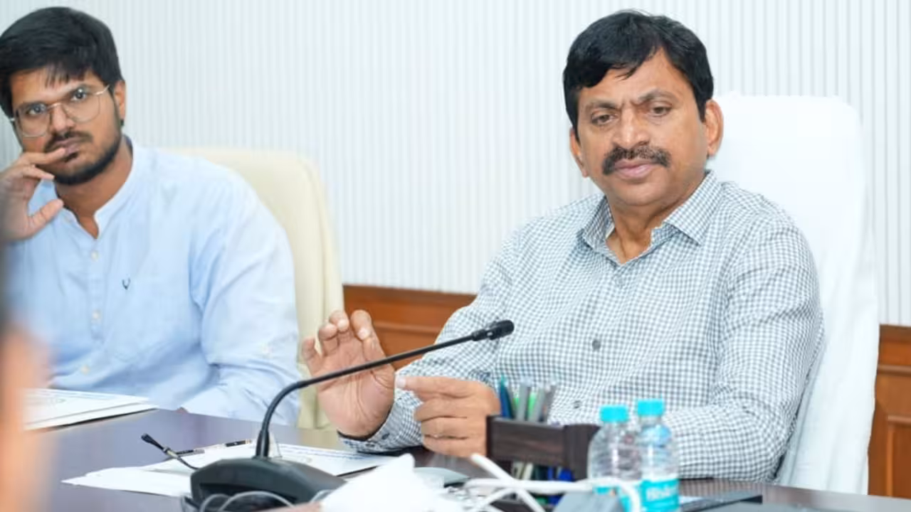 Ponguleti | భవనాలన్నీ ఒకే డిజైన్లో ఉండాలే.. సోలార్ పార్కింగ్ ఏర్పాటు చేయాలే