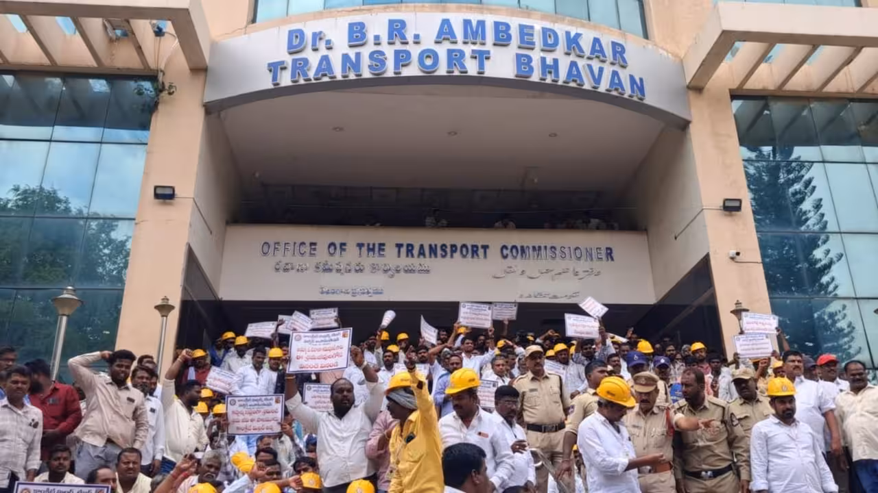 Concrete mixer operators protest | కాంక్రీట్ మిక్సర్స్ ఆపరేటర్ల ఆందోళన.. ఖైరతాబాద్ ఆర్టీవో కార్యాలయం వద్ద ఉద్రిక్తత