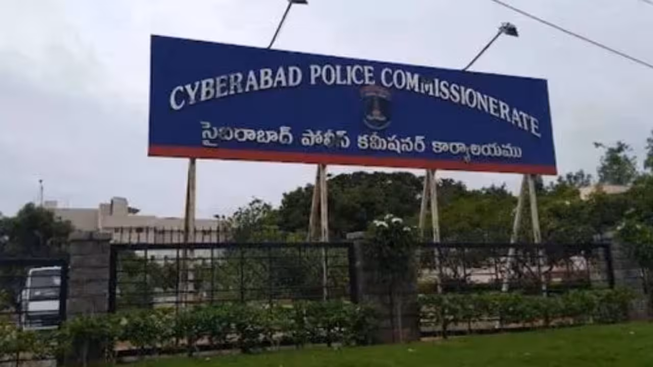 CI Transfers | సైబరాబాద్ కమిషనరేట్లో భారీగా సీఐల బదిలీలు.. ఉత్తర్వలు జారీ చేసిన సీపీ