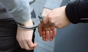 Arrest | బెంగ‌ళూరుకి పిలిచి క‌ల్పిత విజ‌య‌గాథలు చెప్పారు.. అందినకాడికి దోచుకుని క‌ట‌క‌టాల‌పాల‌య్యారు