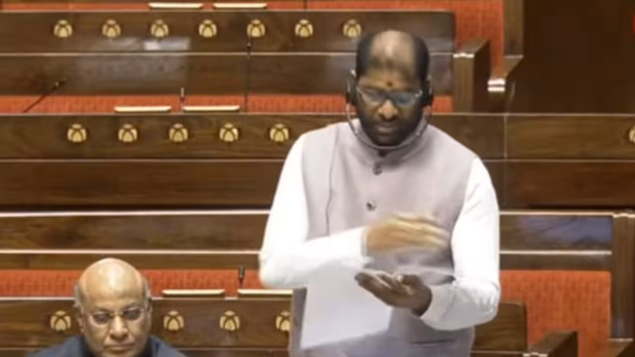 Vaddi Raju Ravichandra | రైతులు గంటలకొద్ది లైన్లలో నిలబడుతున్నరు.. యూరియా అందేలా తక్షణం చర్యలు తీసుకోండి