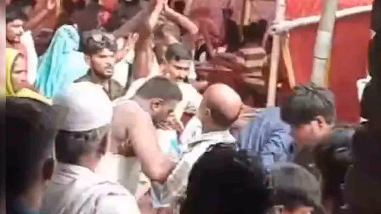Wedding | పెళ్లిలో మటన్కు బదులు చికెన్ వడ్డించారని.. కర్రలు, కత్తులతో దాడి చేసుకున్న ఇరు వర్గాలు