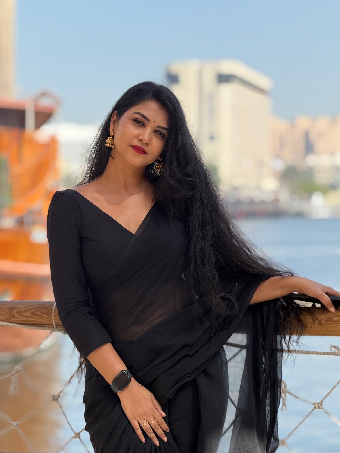 Serial Actress | మోడ్రన్ లుక్లో గుండె నిండా గుడి గంటలు మీనా - Image 5
