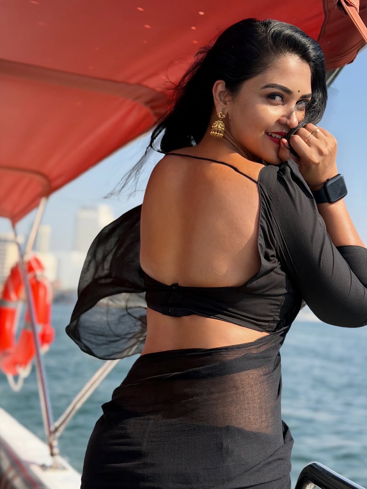 Serial Actress | మోడ్రన్ లుక్లో గుండె నిండా గుడి గంటలు మీనా - Image 4