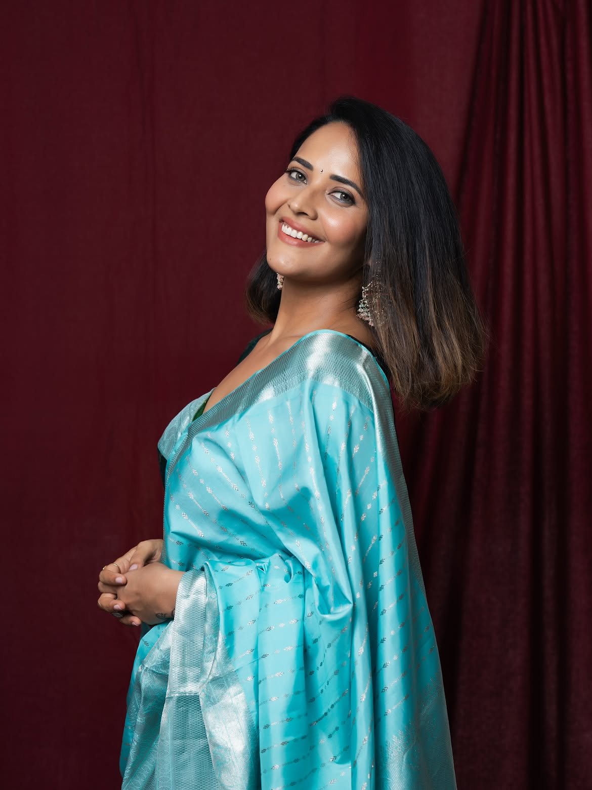 Anasuya | చీరలో రంగమ్మత్త అందాలు అదరహో - Image 2