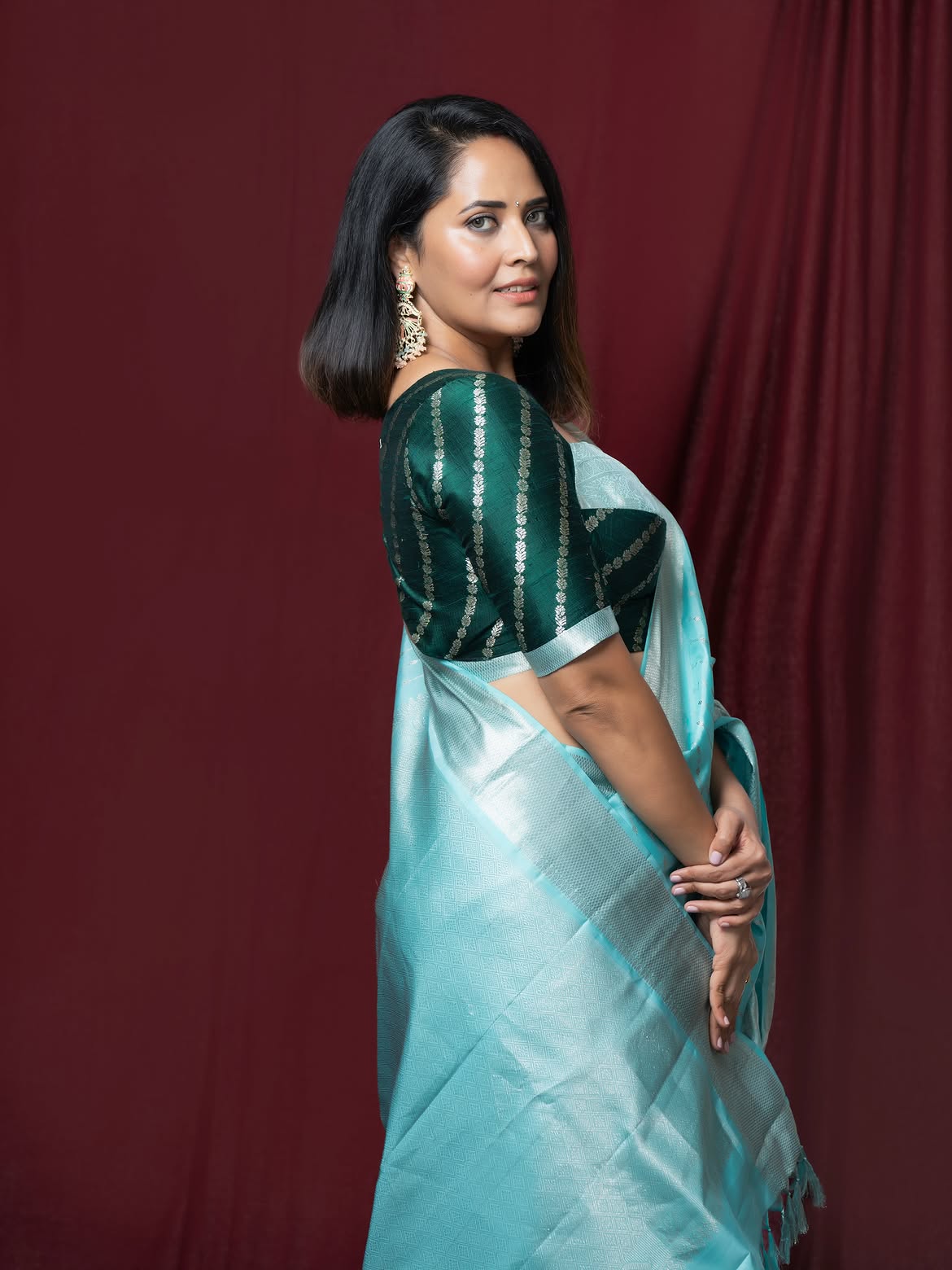 Anasuya | చీరలో రంగమ్మత్త అందాలు అదరహో - Image 3